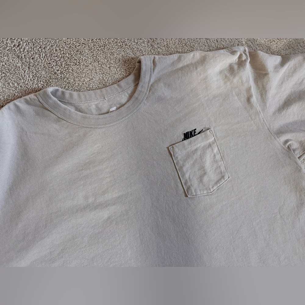 Nike Men’s Front Pocket Basic T shirt - Picture 3 of 5